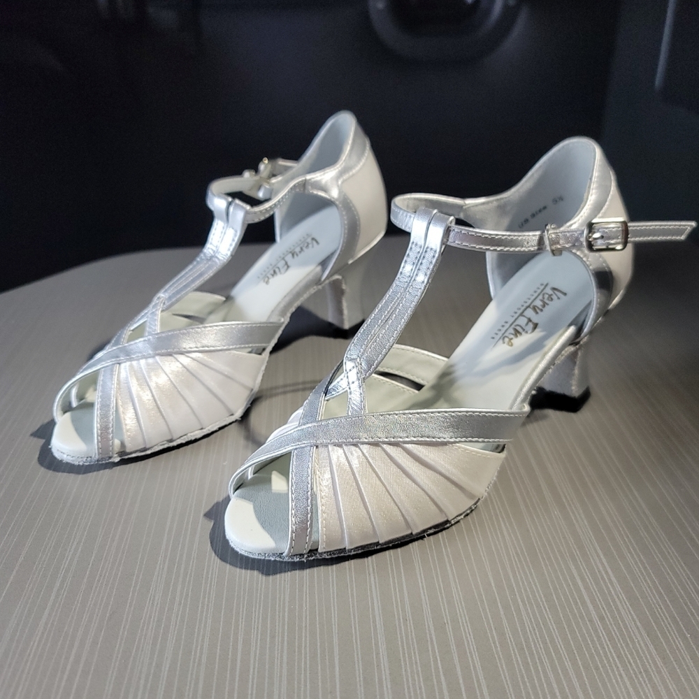 Very Fine‎ Dancesport Women 5.5 White/Silver Salsa Ballroom Suede Bottom Heels